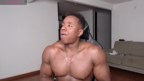 Snapshot of rogger_physique chatting on January 29, 4:47 am Rogger online show from January 29, 4:47 am