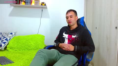 rolos_hot32 online show from September 22, 11:20 pm