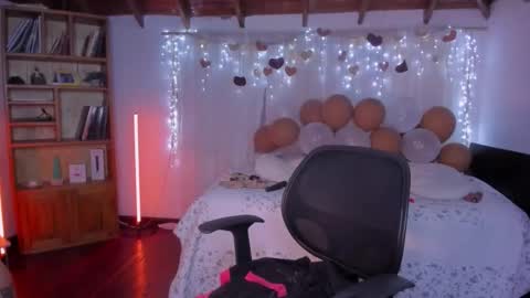 Romi Rouse online show from February 18, 2:00 am