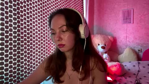 Elvi online show from April 9, 9:15 am