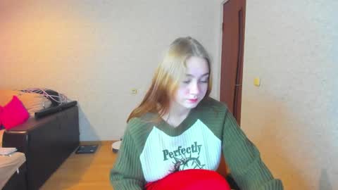 rosalina1690 online show from December 8, 9:41 pm