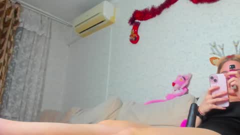 rosalina1690 online show from December 21, 9:25 pm