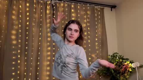 Kylie online show from December 19, 5:30 pm