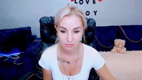 Snapshot of rose__shine chatting on September 8, 5:23 pm rose  shine online show from September 8, 5:23 pm