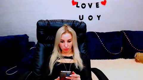 Snapshot of rose__shine chatting on October 4, 11:52 am rose  shine online show from October 4, 11:52 am