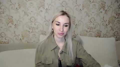 Snapshot of rose__shine chatting on February 6, 1:32 pm rose  shine online show from February 6, 1:32 pm