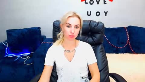Snapshot of rose__shine chatting on September 19, 12:31 pm rose  shine online show from September 19, 12:31 pm