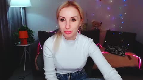 Snapshot of rose__shine chatting on February 22, 12:18 pm rose  shine online show from February 22, 12:18 pm