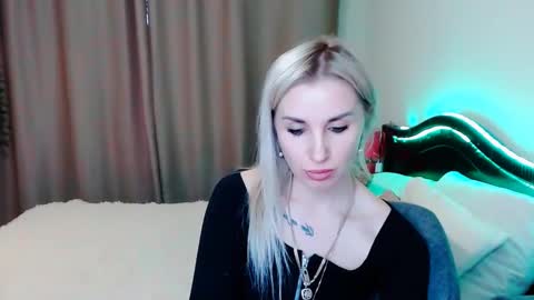 Snapshot of rose__shine chatting on January 21, 1:32 pm rose  shine online show from January 21, 1:32 pm