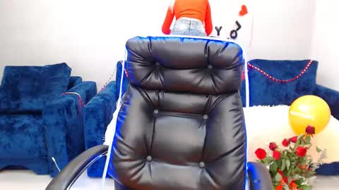 Snapshot of rose__shine chatting on February 18, 2:06 pm rose  shine online show from February 18, 2:06 pm
