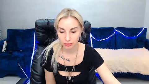 Snapshot of rose__shine chatting on February 14, 10:38 am rose  shine online show from February 14, 10:38 am
