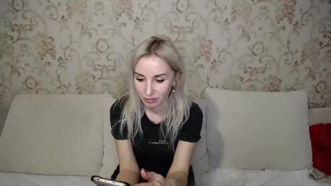 Snapshot of rose__shine chatting on January 30, 1:42 pm rose  shine online show from January 30, 1:42 pm