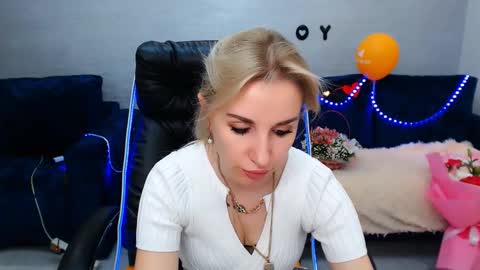 Snapshot of rose__shine chatting on March 10, 11:45 am rose  shine online show from March 10, 11:45 am