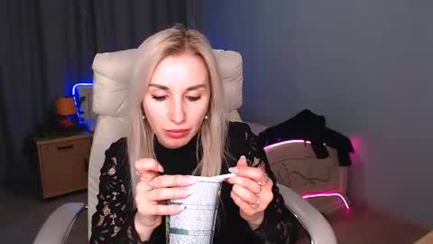 Snapshot of rose__shine chatting on February 2, 10:46 am rose  shine online show from February 2, 10:46 am
