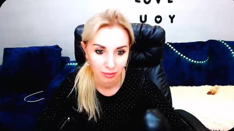 Snapshot of rose__shine chatting on October 22, 12:29 pm rose  shine online show from October 22, 12:29 pm