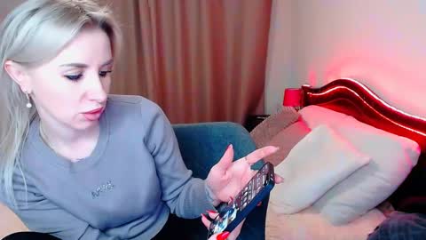 Snapshot of rose__shine chatting on January 9, 1:35 pm rose  shine online show from January 9, 1:35 pm
