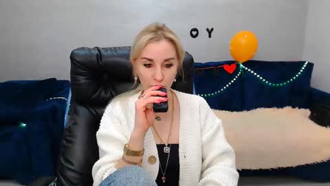 Snapshot of rose__shine chatting on February 24, 10:26 am rose  shine online show from February 24, 10:26 am