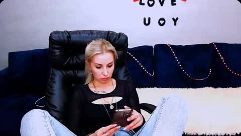 Snapshot of rose__shine chatting on October 8, 2:01 pm rose  shine online show from October 8, 2:01 pm