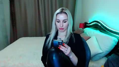 Snapshot of rose__shine chatting on January 7, 5:42 pm rose  shine online show from January 7, 5:42 pm