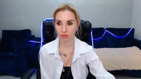 Snapshot of rose__shine chatting on February 12, 4:33 pm rose  shine online show from February 12, 4:33 pm