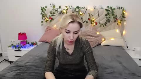 Snapshot of rose__shine chatting on March 2, 10:45 am rose  shine online show from March 2, 10:45 am