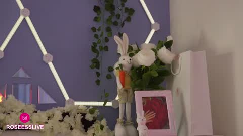 roseess_ online show from July 28, 3:21 pm