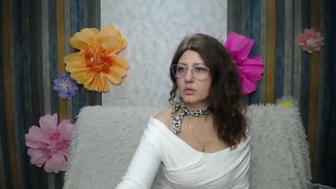 RoseHille online show from April 19, 5:08 am