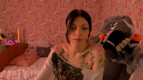 Lola online show from October 29, 7:10 am