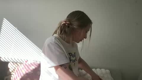 RosePuzzy69 online show from January 15, 9:56 pm