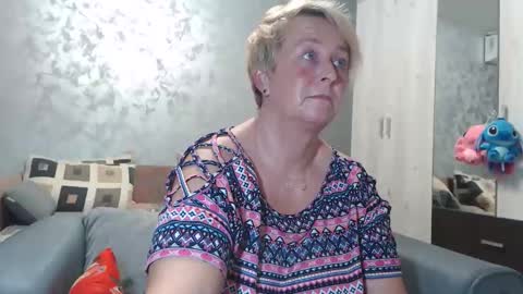 Lovepinklilly online show from October 21, 5:27 pm