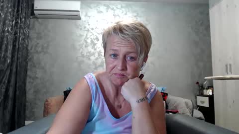 Lovepinklilly online show from March 12, 6:32 pm