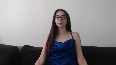 rossie0 online show from May 2, 7:58 am