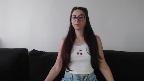 rossie0 online show from May 19, 3:30 pm