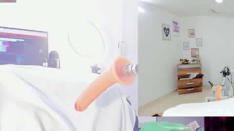 rosy_emely_ online show from October 19, 9:36 am