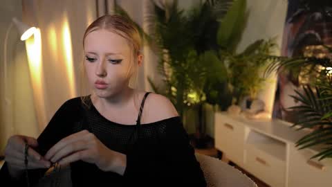 rosy_petal online show from September 8, 8:19 pm