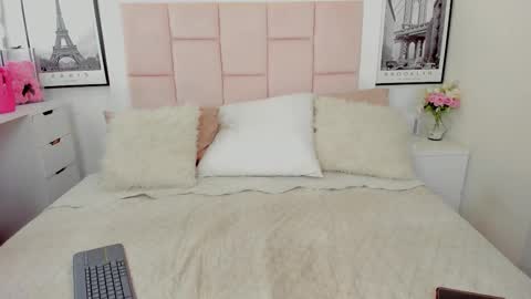 Snapshot of rousefox1 chatting on September 10, 9:21 am Valeria online show from September 10, 9:21 am