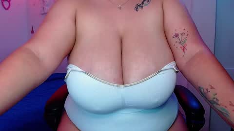 Snapshot of rousrossell_4 chatting on December 14, 10:50 pm Call me Rous  online show from December 14, 10:50 pm
