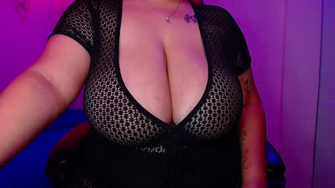 Snapshot of rousrossell_4 chatting on December 15, 10:37 pm Call me Rous  online show from December 15, 10:37 pm