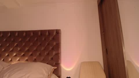 Rouss marie henao  online show from April 1, 3:07 am