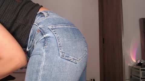 Rouss marie henao  online show from April 10, 9:58 am