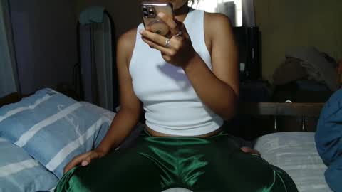 roxanne_98 online show from March 9, 4:06 am