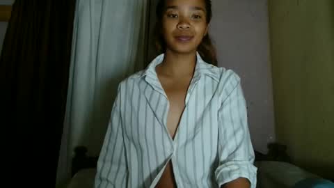 roxanne_98 online show from November 2, 2:33 am