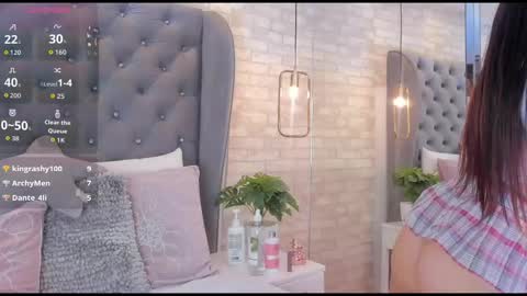 Snapshot of roxanne_hale chatting on October 23, 3:13 pm Roxanne Hale online show from October 23, 3:13 pm