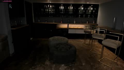 Roxanne Hill  online show from November 2, 11:21 am