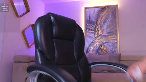 Roxanne Hill  online show from April 15, 7:58 pm