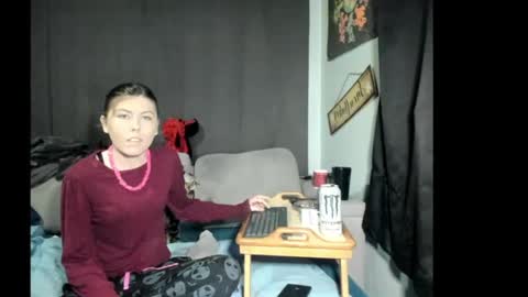 roxihazeleyes online show from May 11, 12:39 am