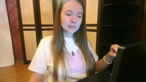 roxxana_xxx online show from December 3, 5:26 am