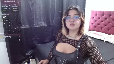 Snapshot of roxy_f_w chatting on September 27, 3:32 pm Roxana online show from September 27, 3:32 pm