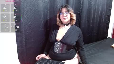 Snapshot of roxy_f_w chatting on October 17, 6:34 pm Roxana online show from October 17, 6:34 pm
