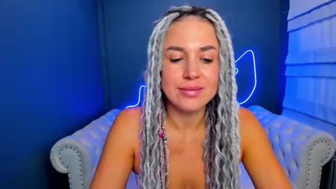 Snapshot of roxy_mars chatting on September 18, 2:15 am Roxy online show from September 18, 2:15 am